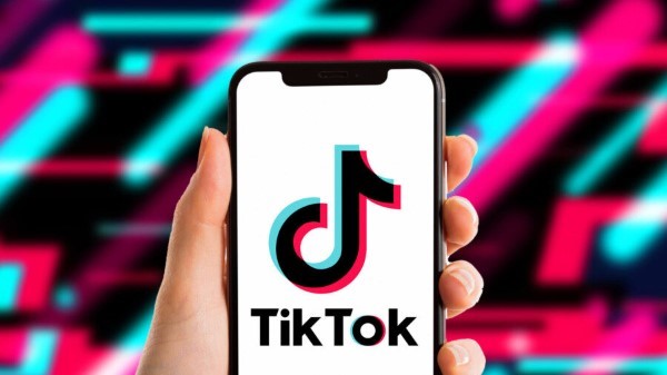 Việc duy trì lịch đăng video đều đặn giúp người xem nhớ đến kênh TikTok