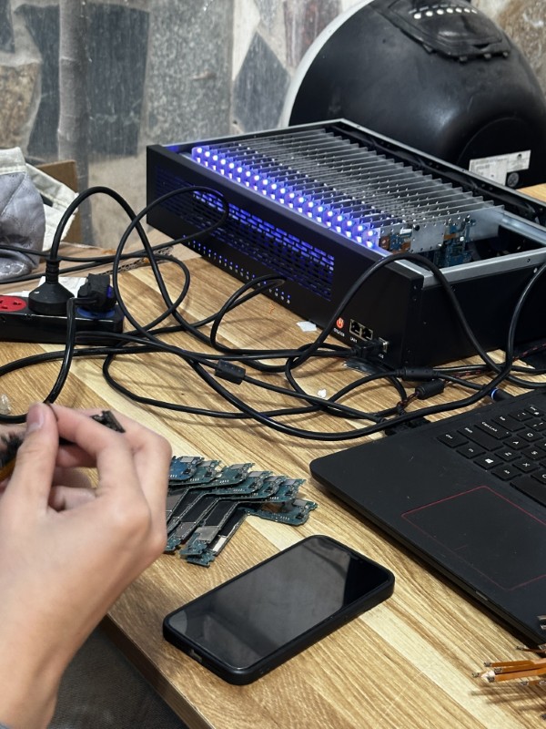 Kriteria memilih box phone farm